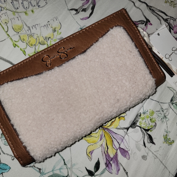 Nwt Jessica Simpson wallet large Sherpa Leather - Picture 1 of 3